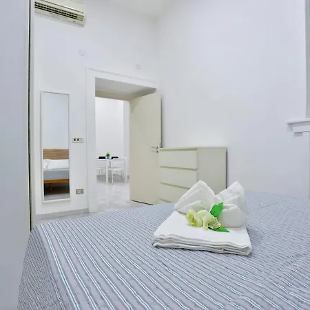 Guesthost - Nardones Urban Nest Apartment *